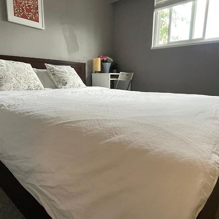 Private Room With Queen Bed In Richmond 202 ภายนอก รูปภาพ